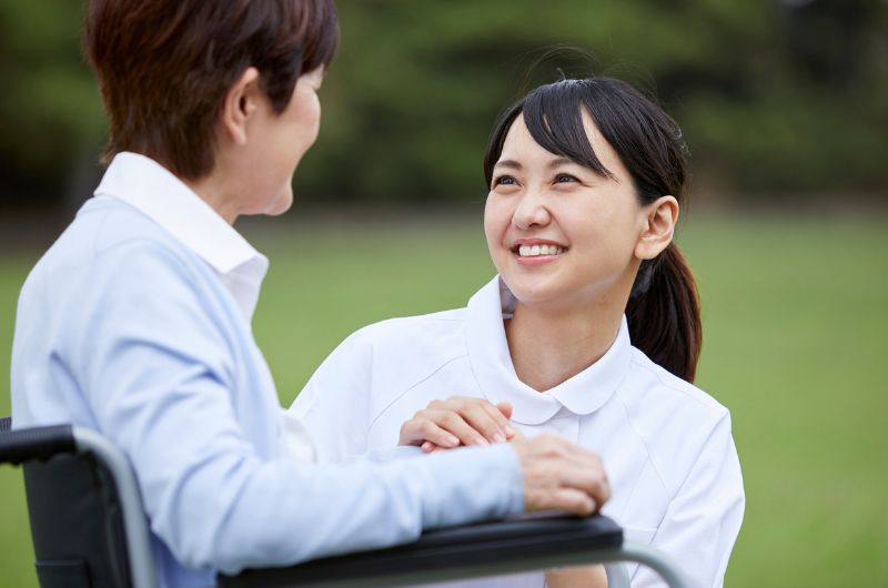 一緒に病院まで付き添うスタッフ